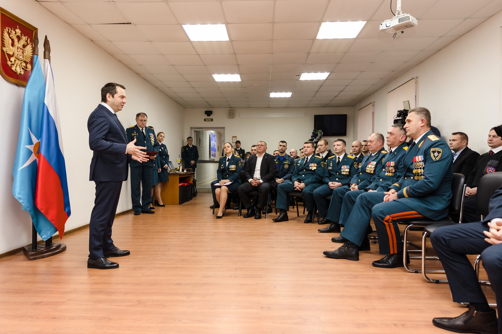 Андрей Чибис поздравил спасателей Мурманской области с профессиональным праздником и вручил награды