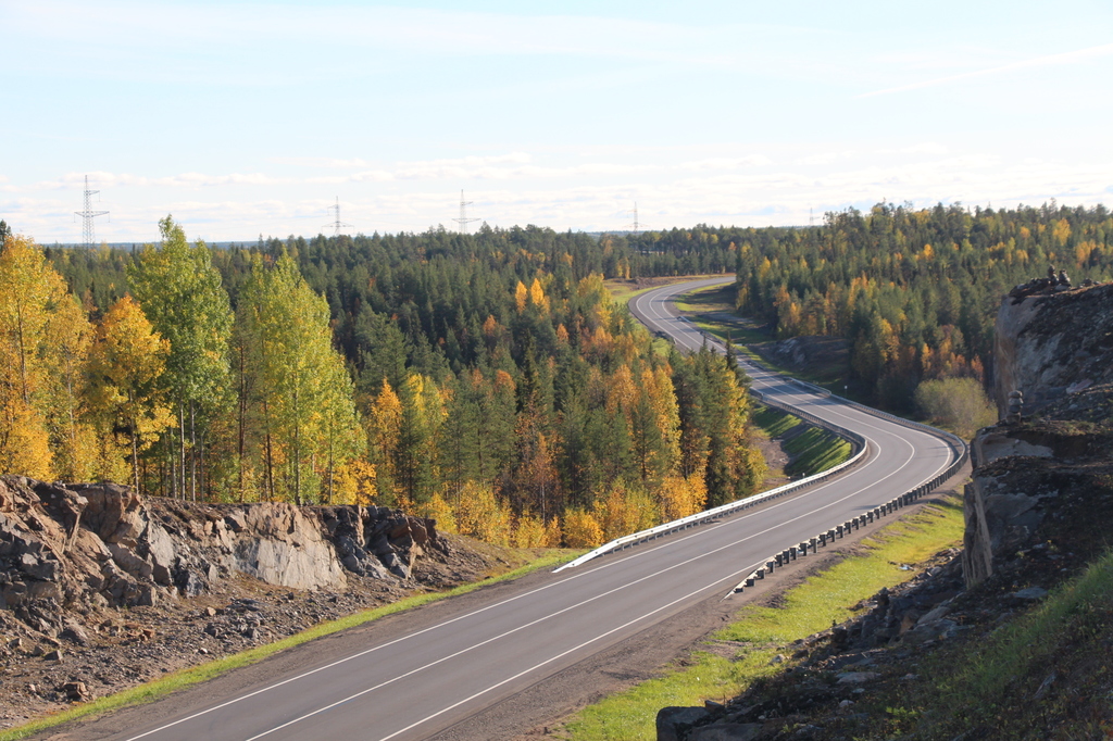 Более 300 километров федеральных автодорог в Карелии и Мурманской области обновлены в минувшем году