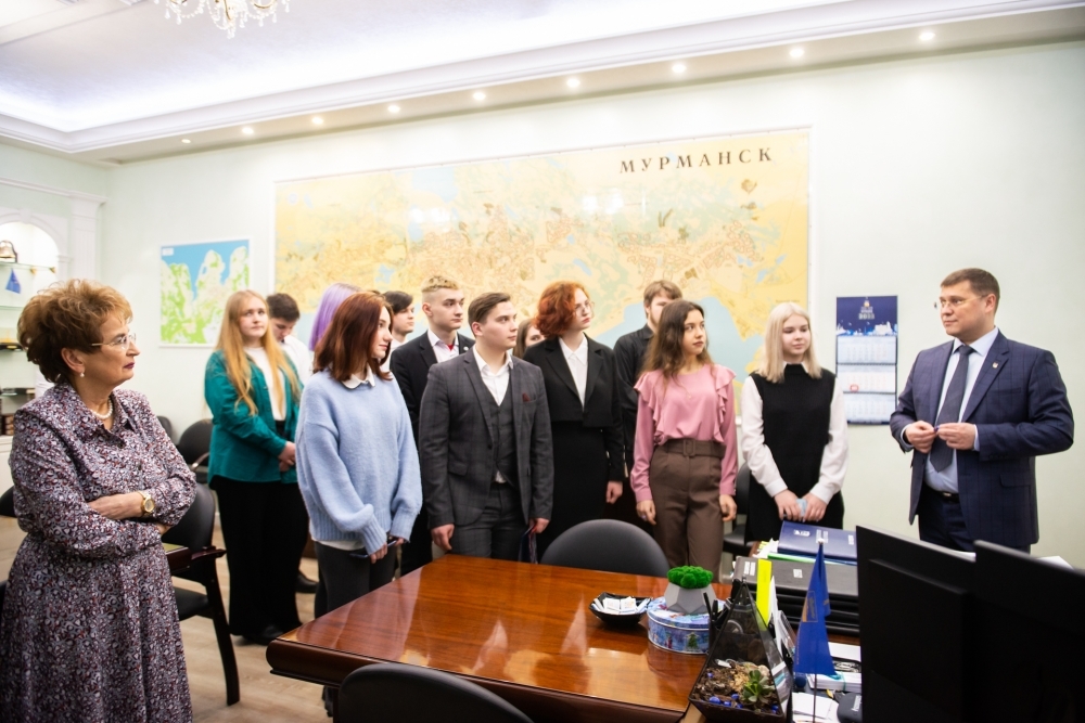 В преддверии Дня российского студенчества руководство города Мурманска встретилось со студенческим активом