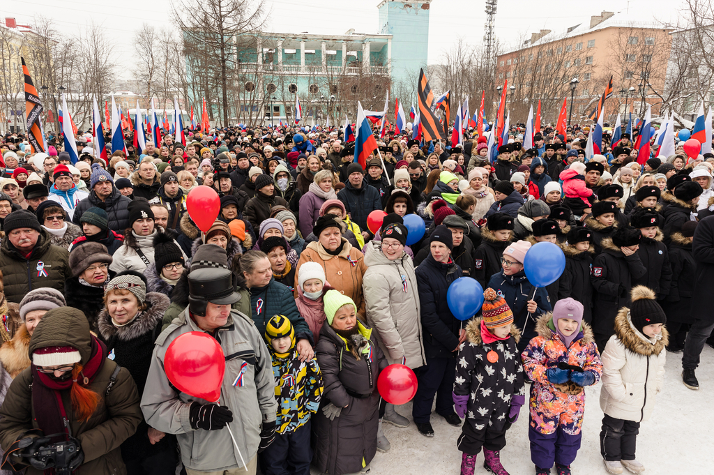 Митинг концерт 10 лет в родной гавани. Митинг фото. Митинг март 2022. Митинги в Крыму 2013.