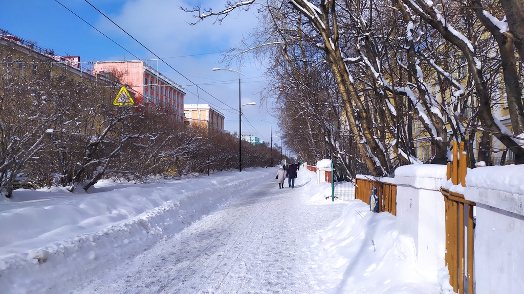 Погода мурманска на неделю на 10. Мурманск в марте. Иркутск в марте. Непредсказуемый климат в Мурманске. Мурманск самый сильный Мороз.