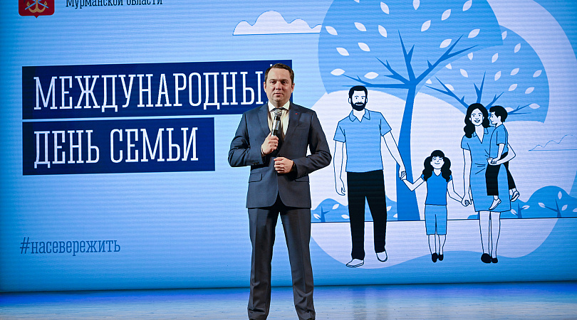 Губернатор Андрей Чибис вручил северянам награды к Международному Дню семьи
