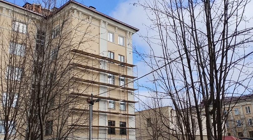 В исторической части Мурманска возобновлены работы по капитальному ремонту домов