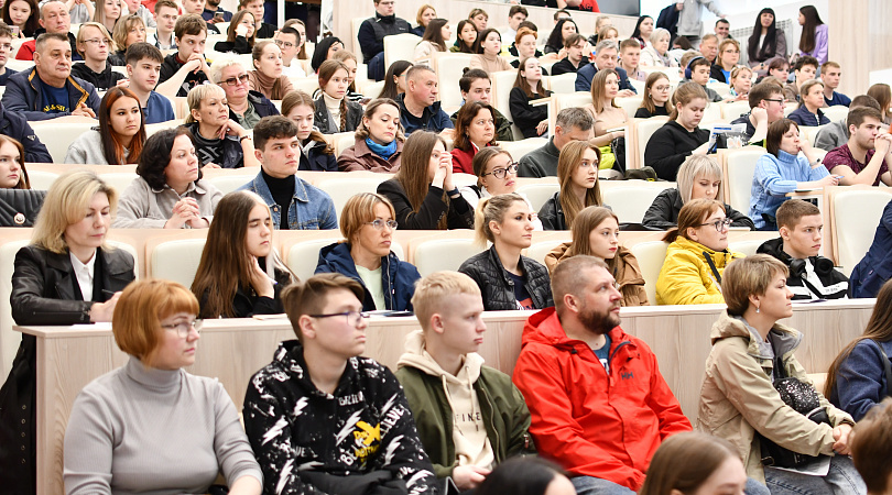 Более 300 северян посетили первый День открытых дверей в Мурманском арктическом университете