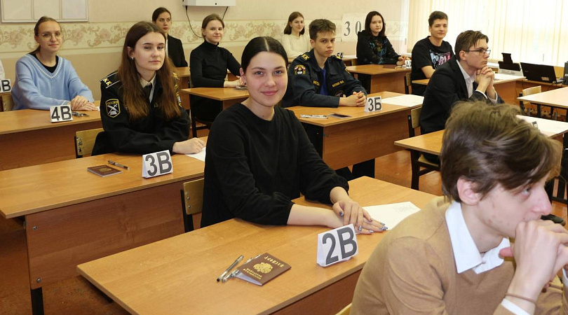 В этом году в два раза больше заполярных школьников набрали максимальные 100 баллов по русскому языку в ходе основного периода ЕГЭ