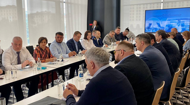 В Мурманске состоялся круглый стол по вопросам экономического сотрудничества предприятий Кольского Заполярья и Санкт-Петербурга