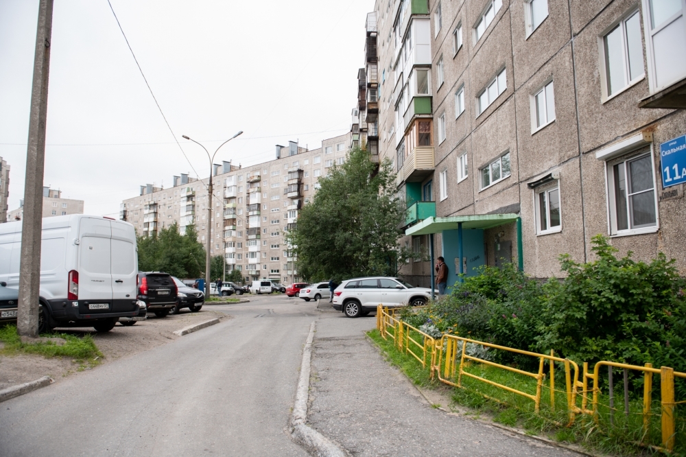 В Мурманске продолжается ямочный ремонт дворовых территорий