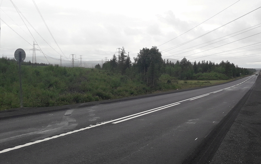 На аварийно-опасных участках федеральных автодорог Карелии и Мурманской области наносится продольная шумовая разметка