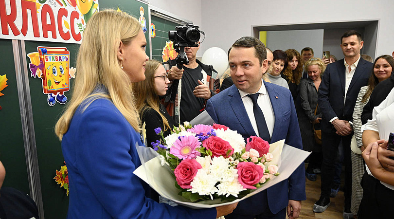 Губернатор Андрей Чибис в День знаний принял участие в торжественной линейке в обновленной школе №1 Мурманска