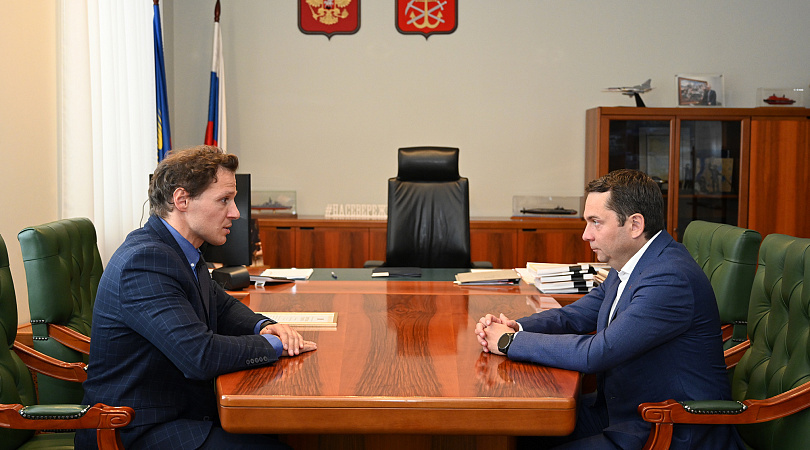 Губернатор Андрей Чибис поблагодарил главу Кольского района Андрея Малхасяна за помощь в налаживании мирной жизни в Приморском районе
