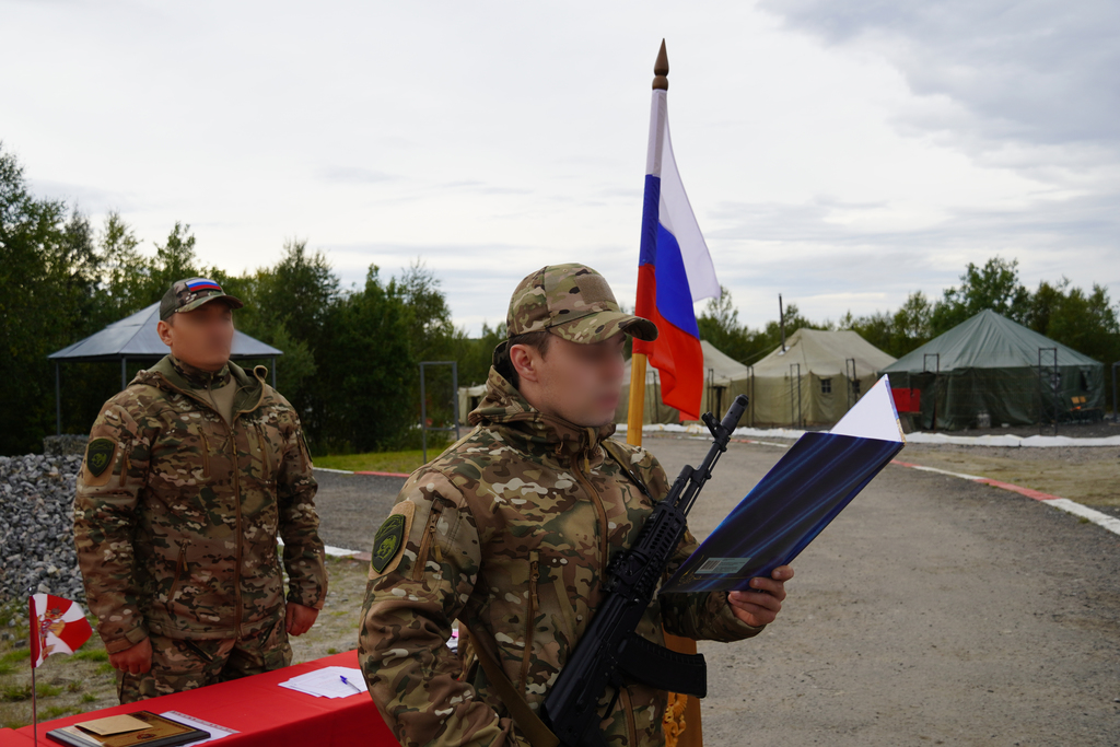 В Мурманске молодые сотрудники ОМОН «Медведь» Росгвардии торжественно приняли присягу