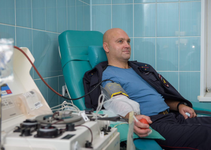 Сотрудники регионального УМВД приняли участие в «Дне донора» и сдали кровь