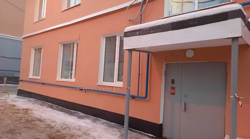 Гендиректор Фонда капремонта проверила качество работ в двух домах на улице Октябрьская в Мурманске