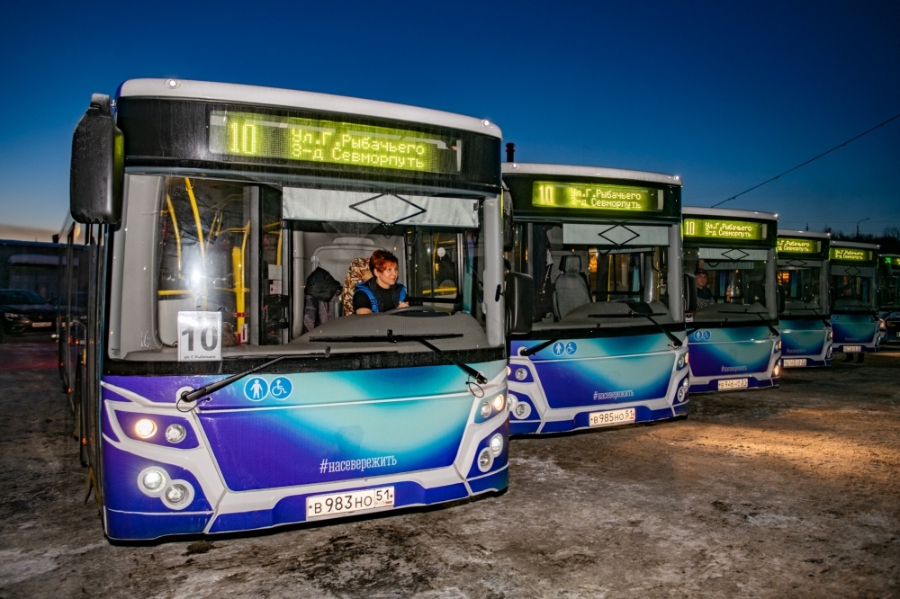 В Мурманске на регулярные маршруты вышли новые автобусы
