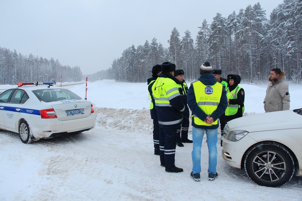 Федеральные дорожники и сотрудники Госавтоинспекции Карелии провели первый в этом году совместный рейд