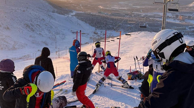 В Кировске провели чемпионат и первенство СЗФО по горнолыжному спорту