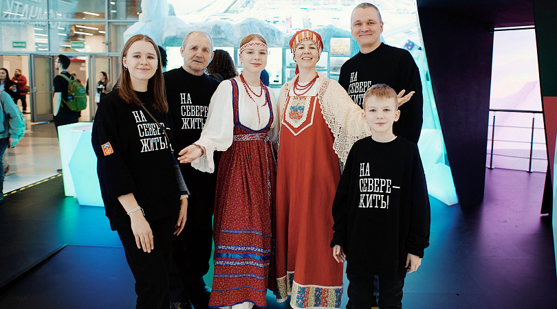Семья из Полярных Зорь одержала победу сразу в двух номинациях конкурса «Династии России» на первом официальном мероприятии Года семьи