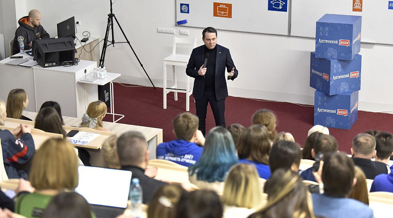 В День студента губернатор Андрей Чибис ответил на вопросы молодежи в рамках проекта «Арктический диалог»