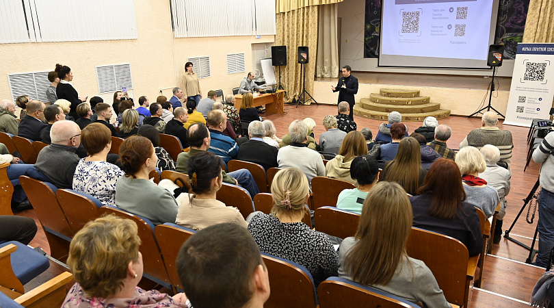 Губернатор Андрей Чибис провел встречу с жителями в рамках рабочей поездки в Полярные Зори