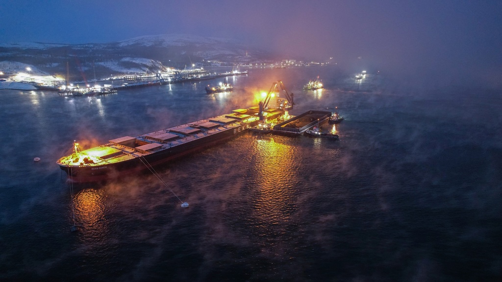 Обработка комбинированных навалочных грузов в Мурманском морском торговом порту стало рабочей практикой