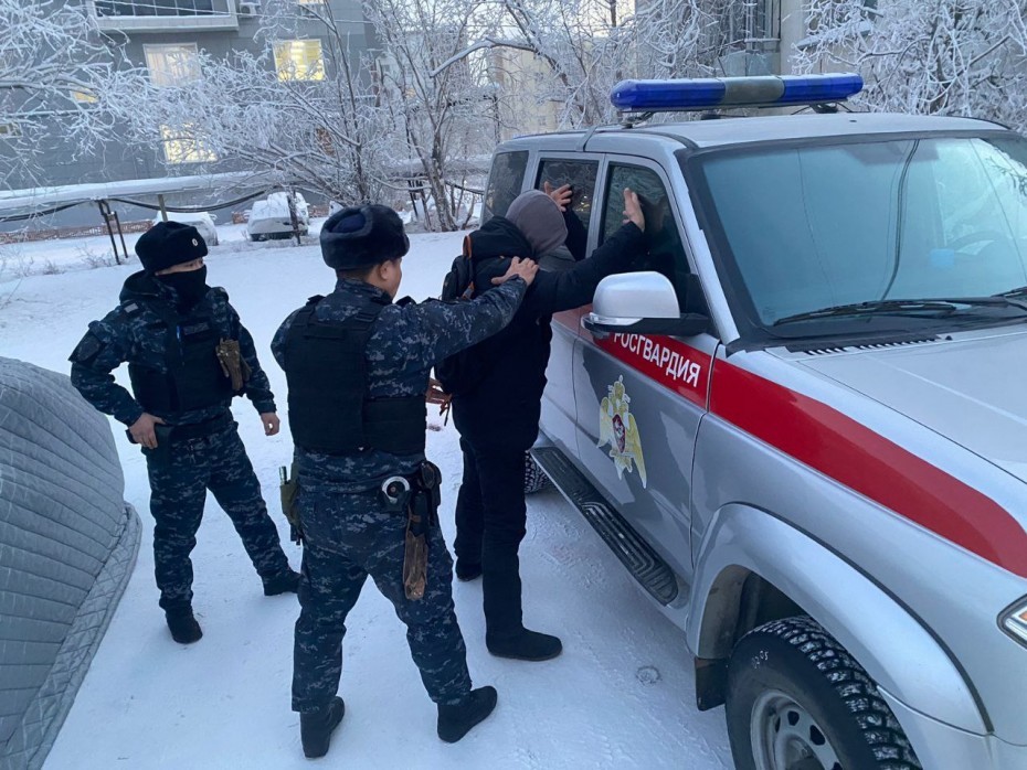 В Мурманске росгвардейцы задержали мужчину за нарушение порядка в общественном месте