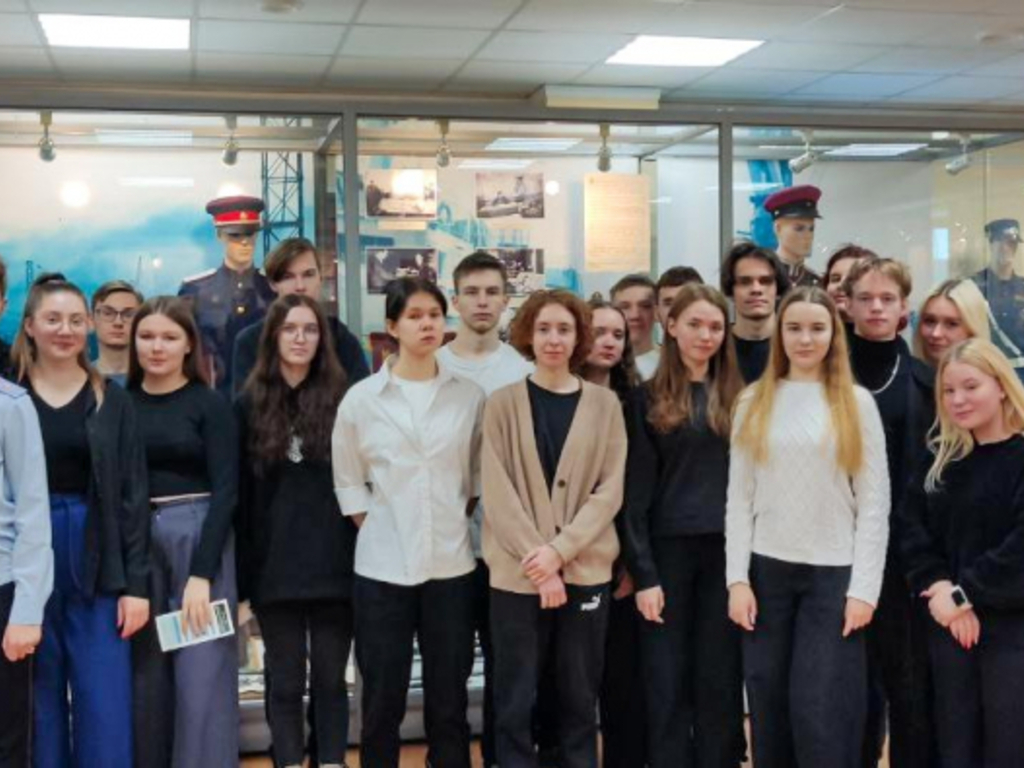 Мурманские школьники посетили Музей истории УМВД России по Мурманской области