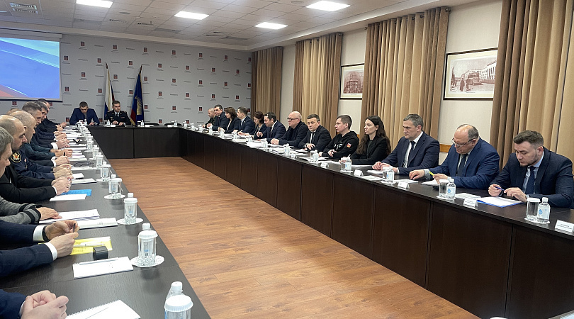 Губернатор Андрей Чибис провел заседание оперативного штаба Мурманской области