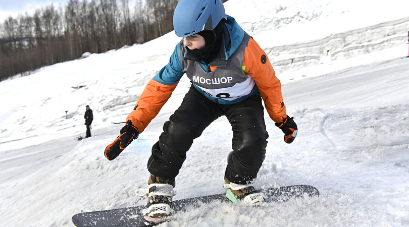 Праздник Севера – 2024: в Мурманске за золото Полярной Олимпиады боролись юные сноубордисты