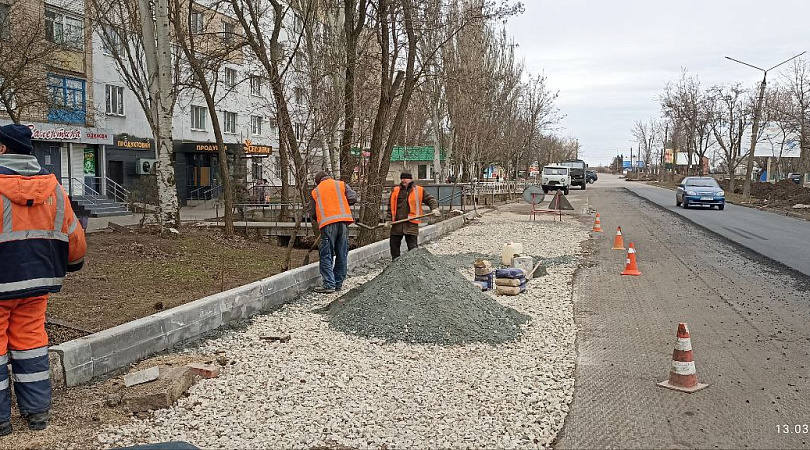 Северяне помогают ремонтировать дороги в подшефном Приморске