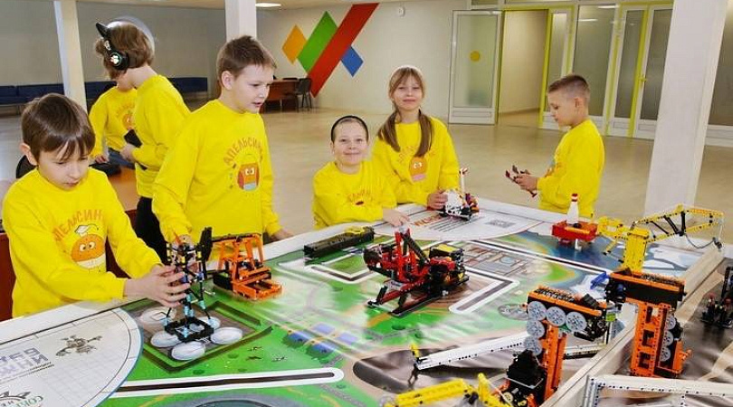 Детский технопарк «Кванториум-51» вошел в пятерку лучших «Кванториумов» России по итогам 2023 года
