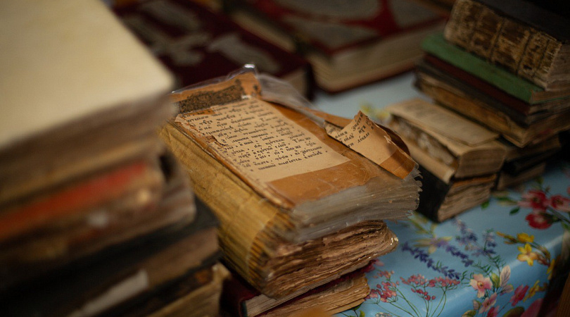 Волонтеры культуры помогут отреставрировать уникальные книги из Свято-Никольского собора в Мурманске