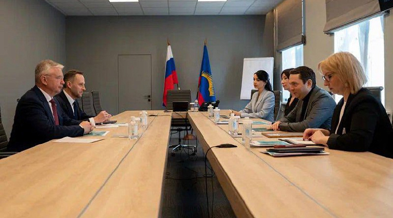 Губернатор Андрей Чибис провел рабочую встречу с председателем Северо-Западного банка Сбербанка Дмитрием Суховерховым