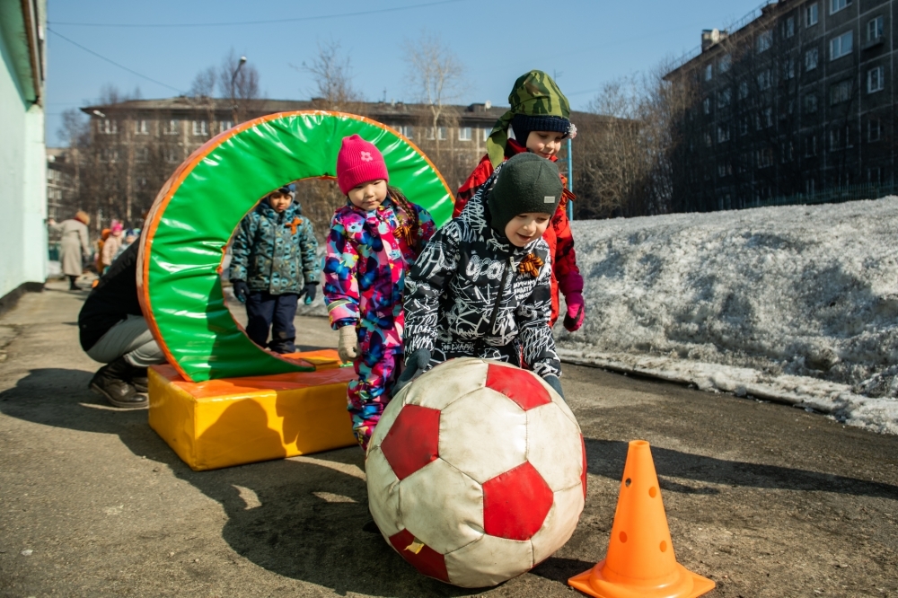 Маленькие мурманчане приняли участие в военно-спортивном празднике «Зарница»