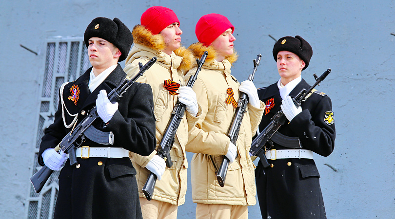 Заполярные кадеты и школьники заступили на вахту Почетного караула на Посту № 1