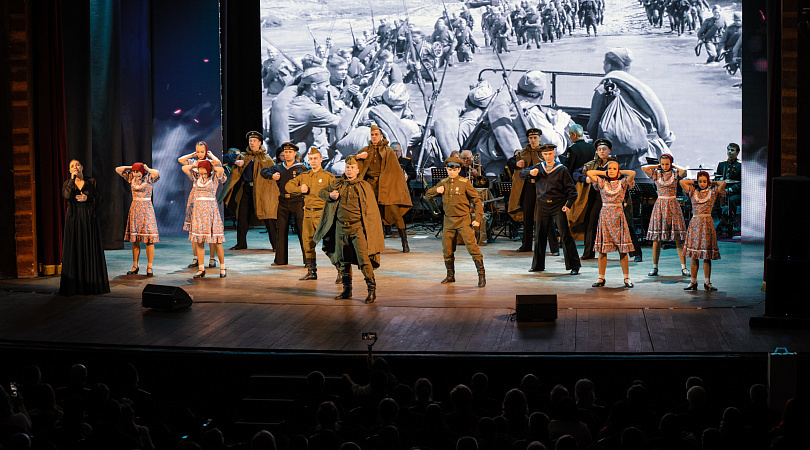 Губернатор Андрей Чибис посетил праздничный концерт и поздравил гостей с 79-й годовщиной Победы в Великой Отечественной войне