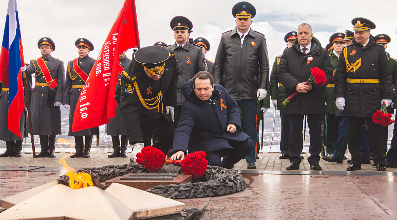Губернатор Андрей Чибис и командующий Северным флотом Константин Кабанцов приняли участие в митинге памяти у мурманского Алёши, посвящённом 79-й годовщине Победы в Великой Отечественной войне